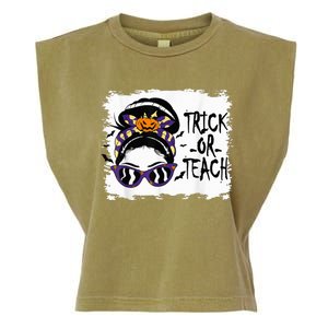 Trick or Teach Cute Halloween Teacher Messy Bun Retro Shades Garment-Dyed Women's Muscle Tee