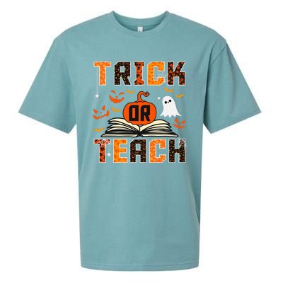 Trick Or Teach Retro Halloween Teacher Costume Sueded Cloud Jersey T-Shirt