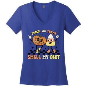 Trick Or Treat Smell My Feet Pumpkin Halloween Gift Women's V-Neck T-Shirt