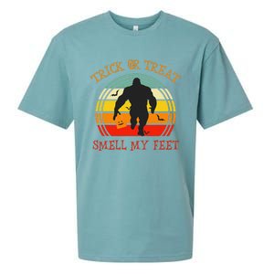 Trick Or Treat Smell Feet Bigfoot Halloween Funny Sueded Cloud Jersey T-Shirt