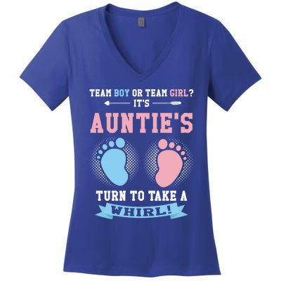 Team Or Team ? Its Aunties Gender Reveal Gift Women's V-Neck T-Shirt