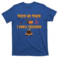 Trick Or Teach I Smell Children Funnny Halloween Teachers Cute Gift T-Shirt