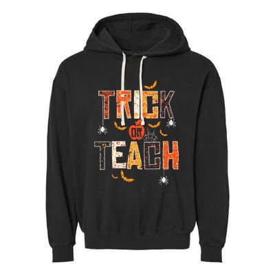 Trick Or Teach Retro Halloween Teacher Women Costume Garment-Dyed Fleece Hoodie