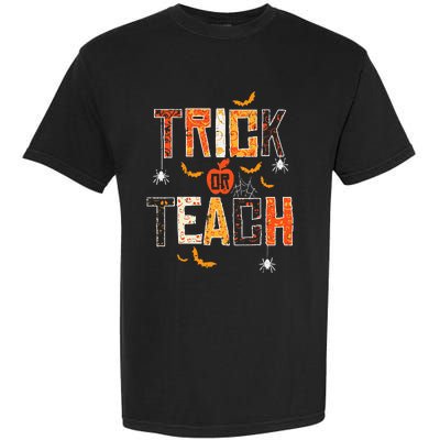 Trick Or Teach Retro Halloween Teacher Women Costume Garment-Dyed Heavyweight T-Shirt