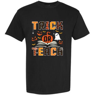 Trick Or Teach Retro Halloween Teacher Costume Garment-Dyed Heavyweight T-Shirt