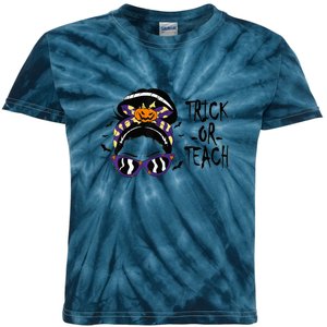 Trick or Teach Cute Halloween Teacher Messy Bun Retro Shades Kids Tie-Dye T-Shirt