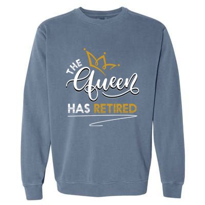 The Queen Has Retired Grandma Old Funny Retiret Gift Garment-Dyed Sweatshirt