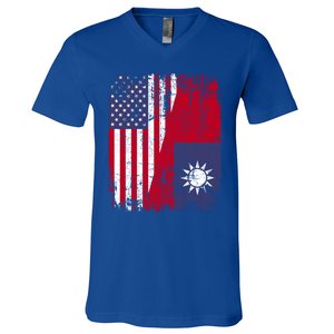 Taiwanese Roots Half American Flag Usa Taiwan Flag Gift V-Neck T-Shirt