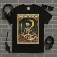 The Reader – Skeleton Tarot Card Funny Mystic T-Shirt