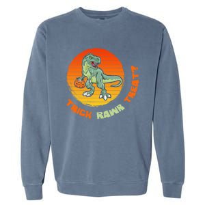 Trick Rawr Treat Halloween T Rex Pumpkin Dinosaur Funny Funny Gift Garment-Dyed Sweatshirt