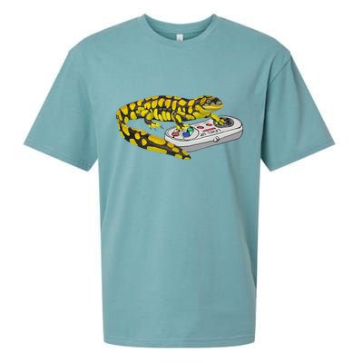 Tiger Salamander Playing Video Game Salamanders Gamers Sueded Cloud Jersey T-Shirt