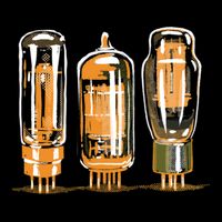 Throwback Style Stereo Amplifier Vacuum Tubes Cooling Performance Crew T-Shirt