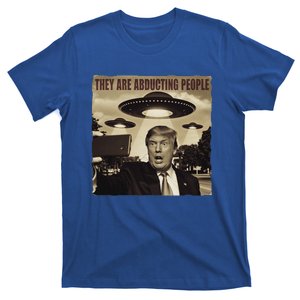 Trump Selfie Ufo Alien Abduction Trump Alien Ufo Abduction T-Shirt