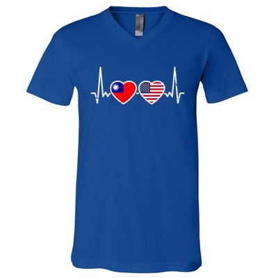 Taiwan Usa Heartbeat Taiwanese American Flag Funny Gift V-Neck T-Shirt