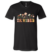 TK Vibes Wildflower Retro Teacher Daisy Kids Back To School V-Neck T-Shirt