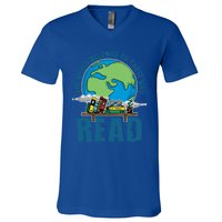 The World Belongs To Those Who Read Books Bookish Bookworm Gift V-Neck T-Shirt