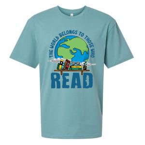 The World Belongs To Those Who Read Books Bookish Bookworm Gift Sueded Cloud Jersey T-Shirt