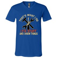 That's What I Do I Fix Stuff And I Know Things Gift Skull Cute Gift V-Neck T-Shirt