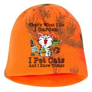 Thats What I Do I Garden I Pet Cats And I Know Things Kati - Camo Knit Beanie