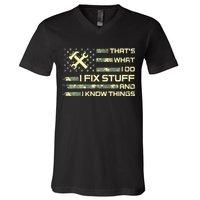 That's What I Do I Fix Stuff And I Know Things Funny Quote V-Neck T-Shirt