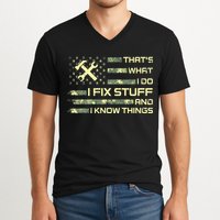 That's What I Do I Fix Stuff And I Know Things Funny Quote V-Neck T-Shirt