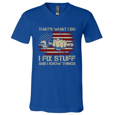 That's What I Do I Fix Stuff And I Know Things Gift V-Neck T-Shirt