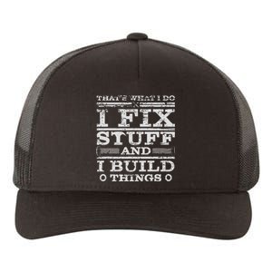 THATS WHAT I DO I FIX STUFF AND I BUILD THINGS WEATHERED Yupoong Adult 5-Panel Trucker Hat