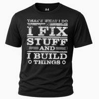 THATS WHAT I DO I FIX STUFF AND I BUILD THINGS WEATHERED Cooling Performance Crew T-Shirt