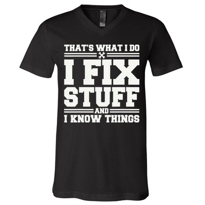 That's What I Do I Fix Stuff And I Know Things Funny Saying V-Neck T-Shirt