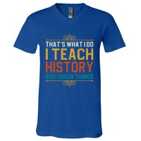 That's What I Do I Read History And I Know Things Teacher Gift V-Neck T-Shirt