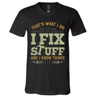 Thats What I Do I Read Books And I Know Things Funny Reading V-Neck T-Shirt