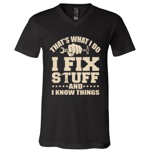 That's What I Do I Fix Stuff And I Know Things Funny Saying V-Neck T-Shirt