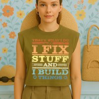 THAT'S WHAT I DO I FIX STUFF AND I BUILD THINGS WEATHERED Garment-Dyed Women's Muscle Tee