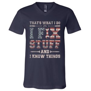 That's What I Do I Fix Stuff And I Know Things Funny Saying V-Neck T-Shirt