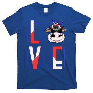 Us Flag Cute Farm Animal Patriotic Farmer Gift Love Cow Gift T-Shirt