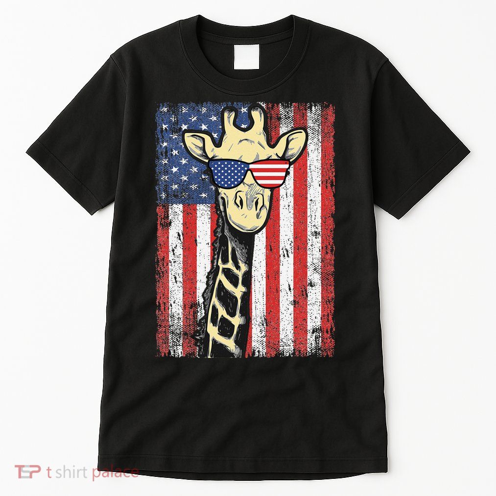 USA Flag Patriotic Giraffe Sunglasses Funny Animal Lover Tall T-Shirt