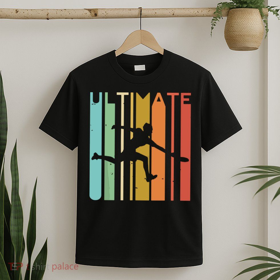 Ultimate Frisbee Retro Player Flying Disc Throwing T-Shirt