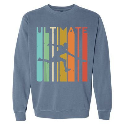 Ultimate Frisbee Retro Player Flying Disc Throwing Garment-Dyed Sweatshirt