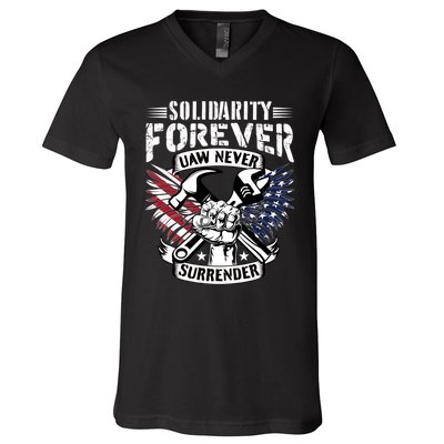 USA Solidarity Forever UAW Never Surrender UAW Union Strong V-Neck T-Shirt