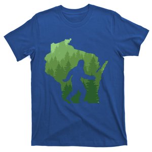 Unique Wisconsin Bigfoot Hunter Gift Sasquatch Hunting Cool Gift T-Shirt