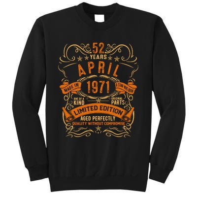 Vintage 52th Birthday April 1971 Birthday Sweatshirt