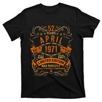 Vintage 52th Birthday April 1971 Birthday T-Shirt