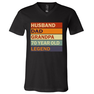 Vintage 70th Birthday Saying For 70 Year Old Dad And Grandpa V-Neck T-Shirt