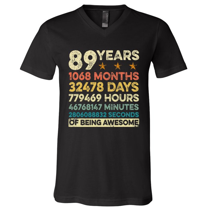 Vintage 89th Birthday Gift 89 Years Old 1068 Months V-Neck T-Shirt