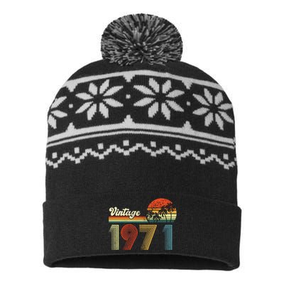 Vintage Birthday 1971 Retro Sunset Mom dad Gift 52nd Birthday USA-Made Snowflake Beanie