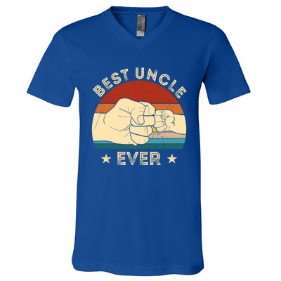 Vintage Best Uncle Ever Fist Bump Funny Uncle Fathers Day Funny Gift V-Neck T-Shirt