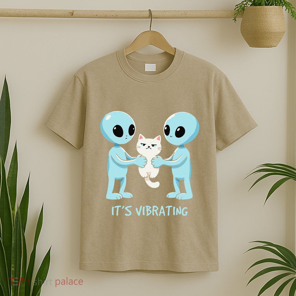 Vibrating Cat & Alien Kitty Funny Cats & Ufo Space Lover T-Shirt