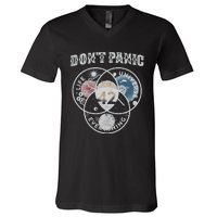 Venn Diagram DonT Panic Life The Universe And Everything 42 V-Neck T-Shirt