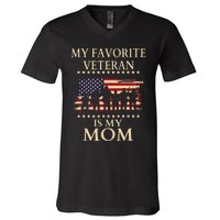 Veterans Day Military My Favorite Veteran Is My Mom Familial V-Neck T-Shirt