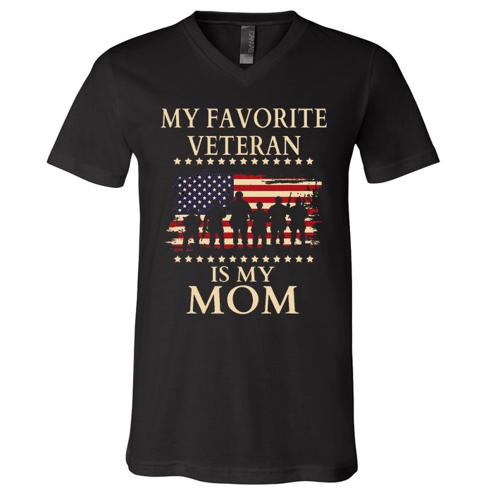 Veterans Day Military My Favorite Veteran Is My Mom Familial V-Neck T-Shirt